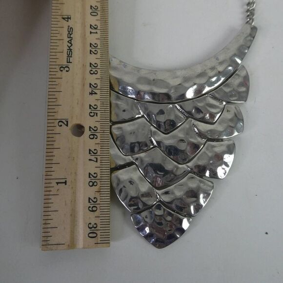 Silver Tone Articulated Scale Hammered Metal Bib Statement Necklace Adjustable - Picture 3 of 11